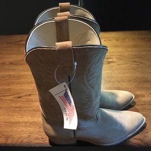[NWT] Tan Suede Cowboy Boots. Size 10 E. Amish Craftsman Made.